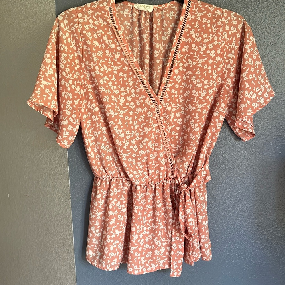 Dress top
Size S
Brand: Vienna Sky